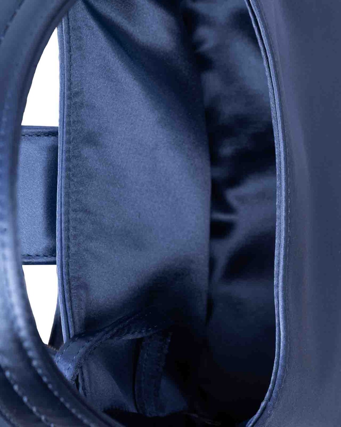 shop EMPORIO ARMANI Saldi Borsa: Emporio Armani borsa a mano hobo in raso con fibbia aquila.
Dimensioni: 20 x 18 x 7,5 cm.
Raso.
Made in China.
Modello hobo.
Manico singolo.
Fibbia aquila in metallo.
Tracolla removibile.
Pochette interna con zip.
Composizione: 100% Poliestere.. Y3E235 YWR2V-80143 number 6097118